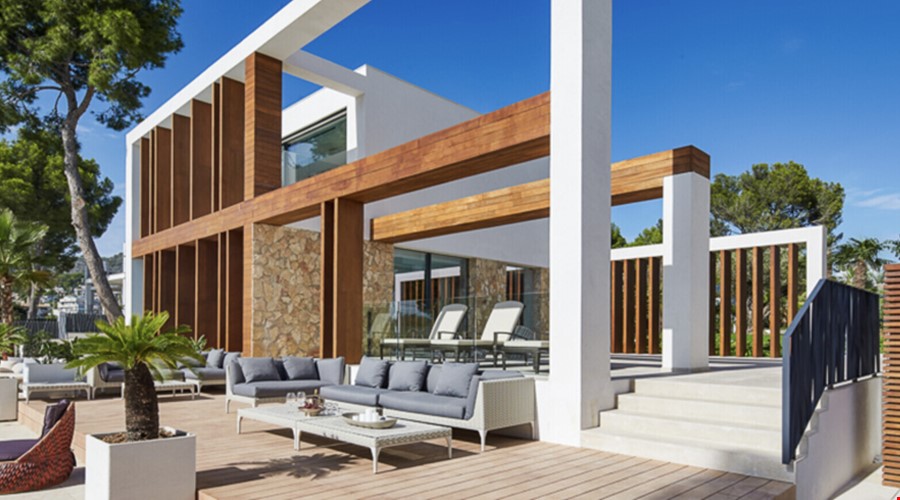 Coastal apartment with private terraces & parking for sale in puerto portals - price drop