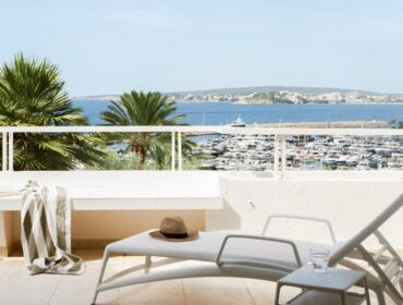 Two-bedroom coastal retreat with panoramic sea vistas in portals nous