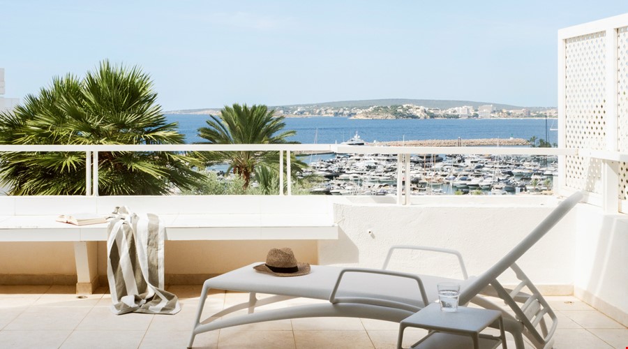Two-bedroom coastal retreat with panoramic sea vistas in Portals Nous