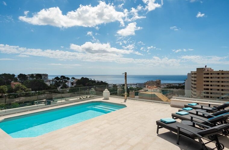 Modern three-bedroom penthouse with private rooftop pool in portals nous