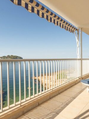 Modernised four-bedroom residence with mediterranean vistas for sale in santa ponsa