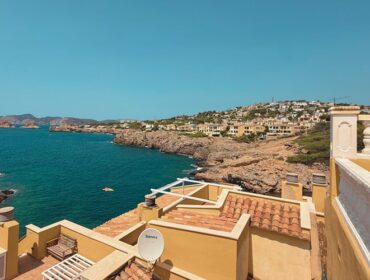 Sophisticated sea-view penthouse with expansive terraces in santa ponsa