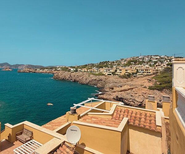 Sophisticated sea-view penthouse with expansive terraces in santa ponsa