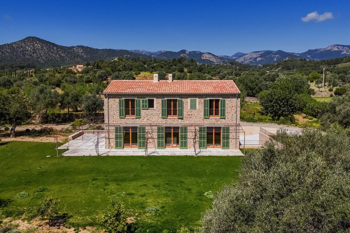 Contemporary four-bedroom country house with sweeping valley vistas in Santa María del Camí