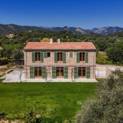 Contemporary four-bedroom country house with sweeping valley vistas in santa maría del camí