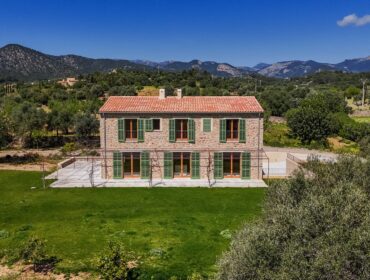 Contemporary four-bedroom country house with sweeping valley vistas in santa maría del camí