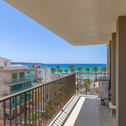 Modern penthouse with expansive roof terrace for sale in palma