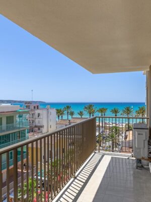 Modern penthouse with expansive roof terrace for sale in palma
