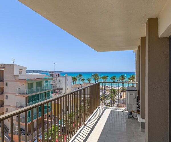Modern penthouse with expansive roof terrace for sale in palma