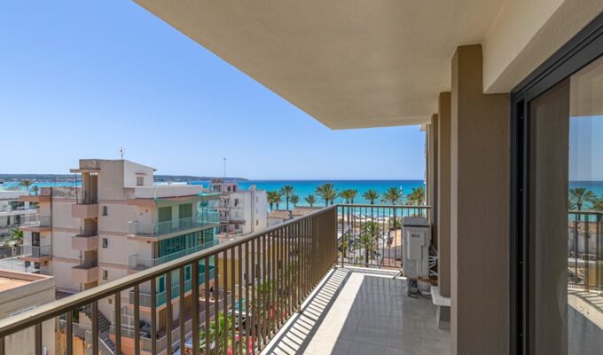 Modern penthouse with expansive roof terrace for sale in palma