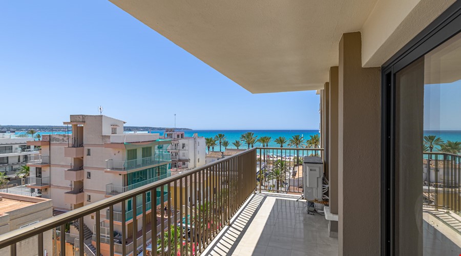 Modern penthouse with expansive roof terrace for sale in Playa de Palma