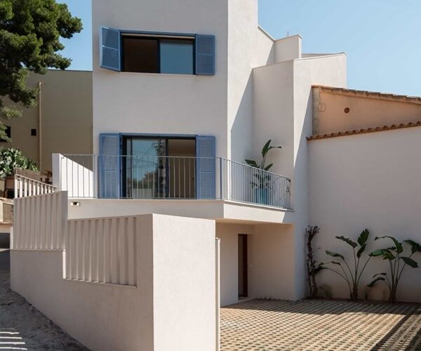Contemporary townhouse with rooftop pool and wellness suite in palma