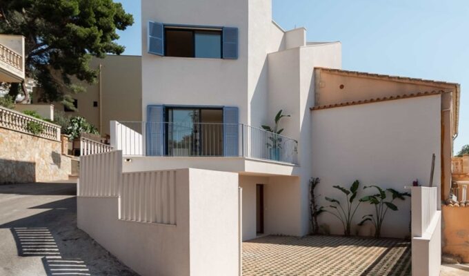 Contemporary townhouse with rooftop pool and wellness suite in palma