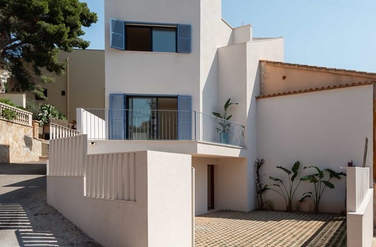 Contemporary townhouse with rooftop pool and wellness suite in palma