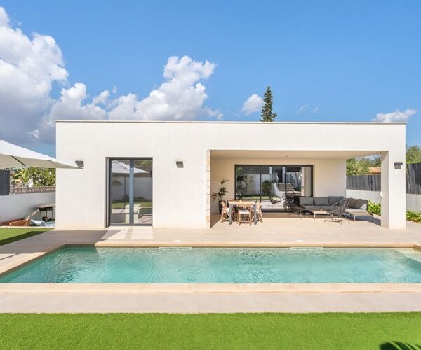 Contemporary single-level luxury villa for sale in marratxí