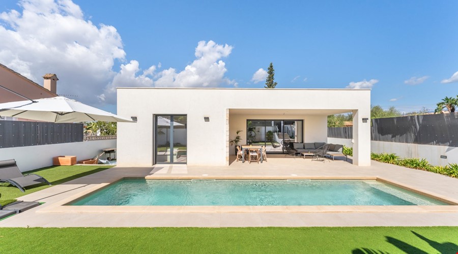 Contemporary single-level luxury villa for sale in marratxí