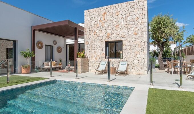 Sustainable four-bedroom single-level designer villa with saltwater pool in marratxí