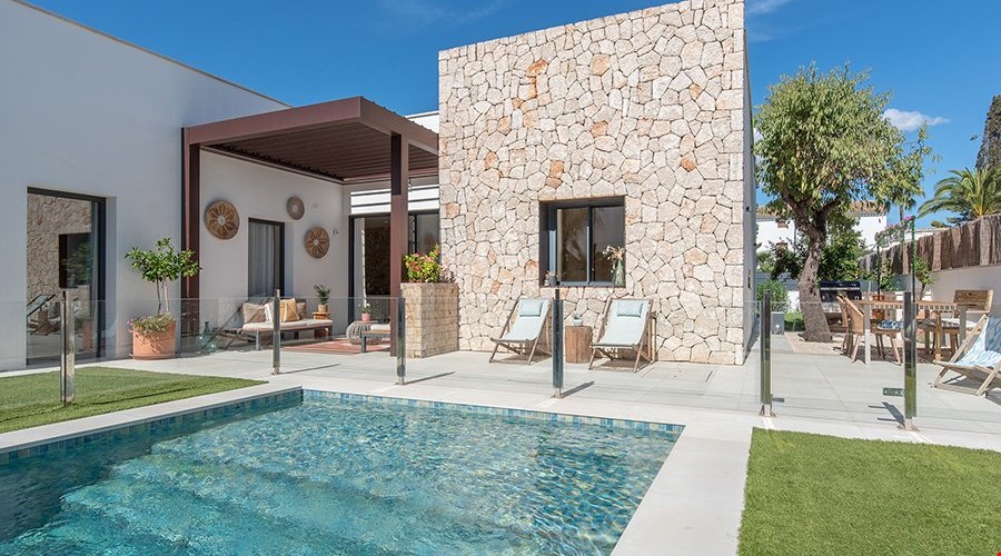 Sustainable four-bedroom single-level designer villa with saltwater pool in marratxí