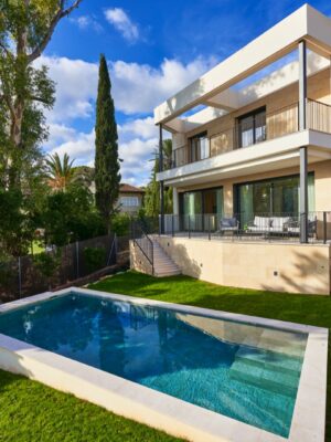 Contemporary four-bedroom luxury villa for sale in la bonanova