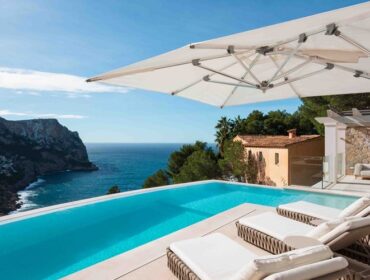 Exquisite contemporary coastal villa for sale with infinity pool in port d’andratx