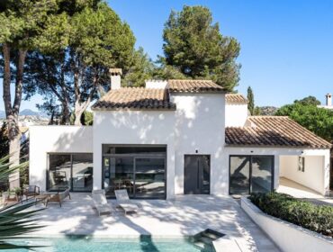 Contemporary four-bedroom villa with holiday rental licence in santa ponsa