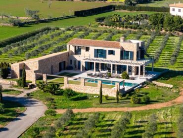 Contemporary architectural villa with expansive views for sale in santanyí