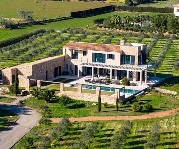 Contemporary architectural villa with expansive views for sale in santanyí