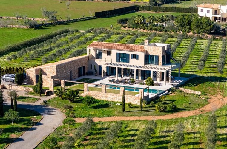 Contemporary architectural villa with expansive views for sale in santanyí