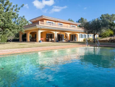 Spacious mediterranean villa with sprawling grounds for sale in santa ponsa