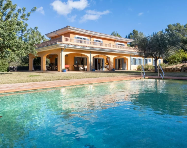 Spacious mediterranean villa with sprawling grounds for sale in santa ponsa