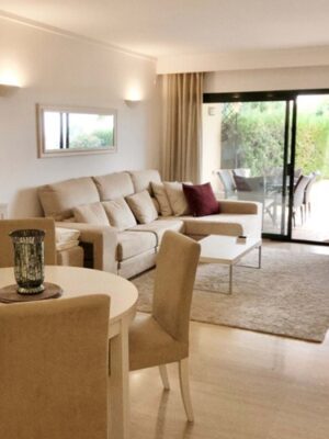 Sophisticated two-bedroom garden residence overlooking the golf course in bendinat