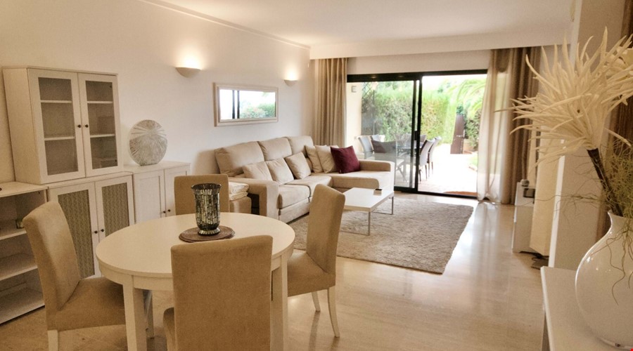 Sophisticated two-bedroom garden residence overlooking the golf course in Bendinat