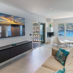 Contemporary sea-view apartment for sale in port d'andratx