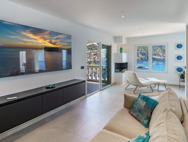 Contemporary sea-view apartment for sale in port d'andratx