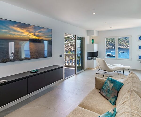 Contemporary sea-view apartment for sale in port d'andratx