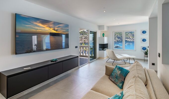 Contemporary sea-view apartment for sale in port d'andratx