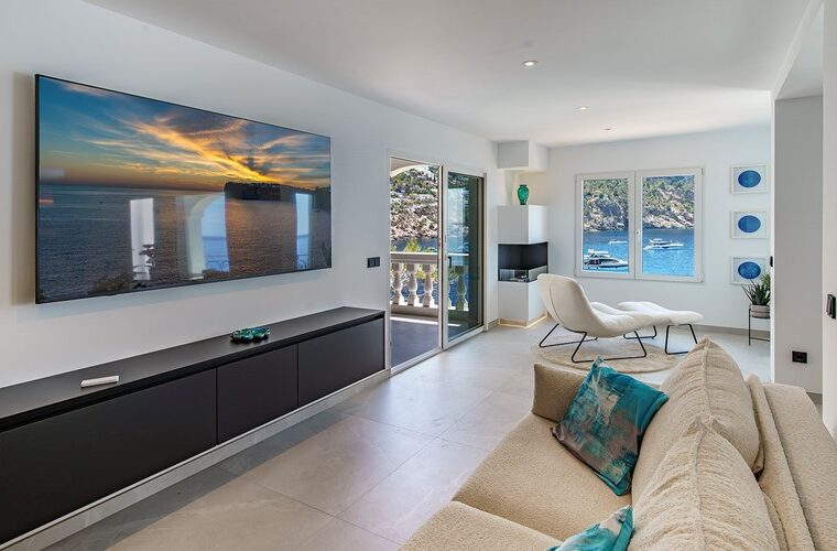 Contemporary sea-view apartment for sale in port d'andratx