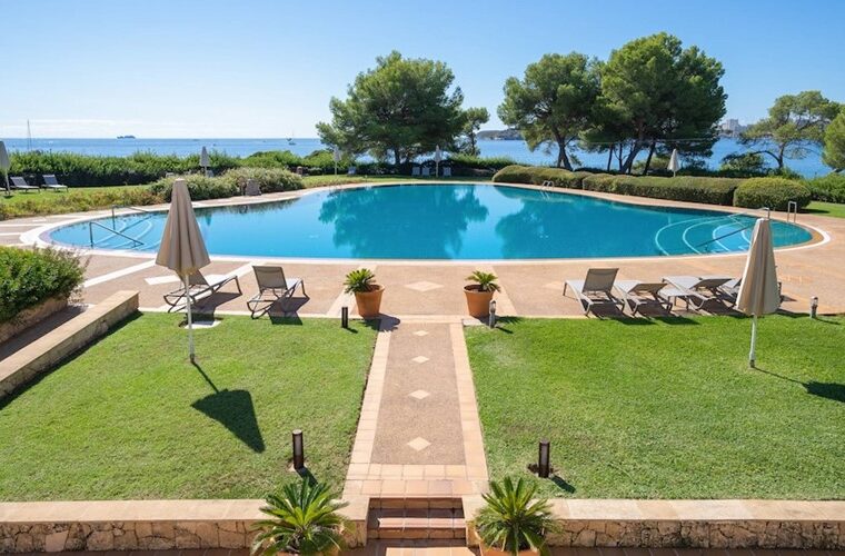 Refined coastal apartment with expansive terrace and sea views in portals nous