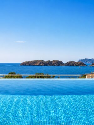 Elegant three-bedroom apartment for sale with panoramic rooftop pool in santa ponsa