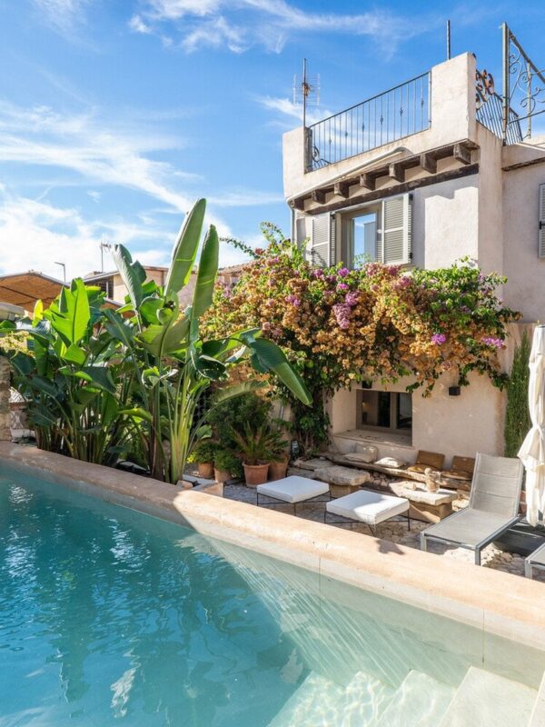 Authentic stone townhouse with historic wine cellar for sale in consell