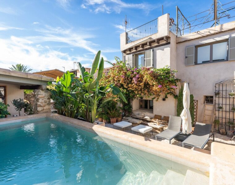 Authentic stone townhouse with historic wine cellar for sale in consell