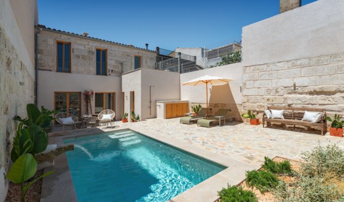 Contemporary mediterranean townhouse for sale in maria de la salut
