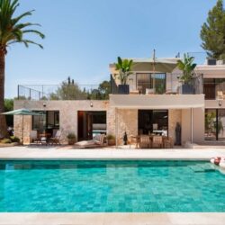 Newly renovated four-bedroom villa with panoramic mountain views in capdellà