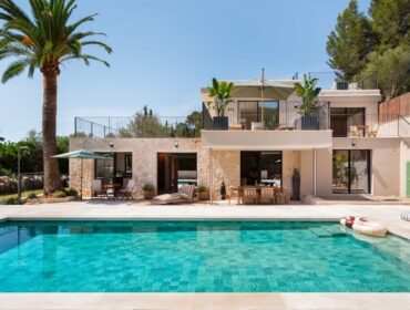 Newly renovated four-bedroom villa with panoramic mountain views in capdellà