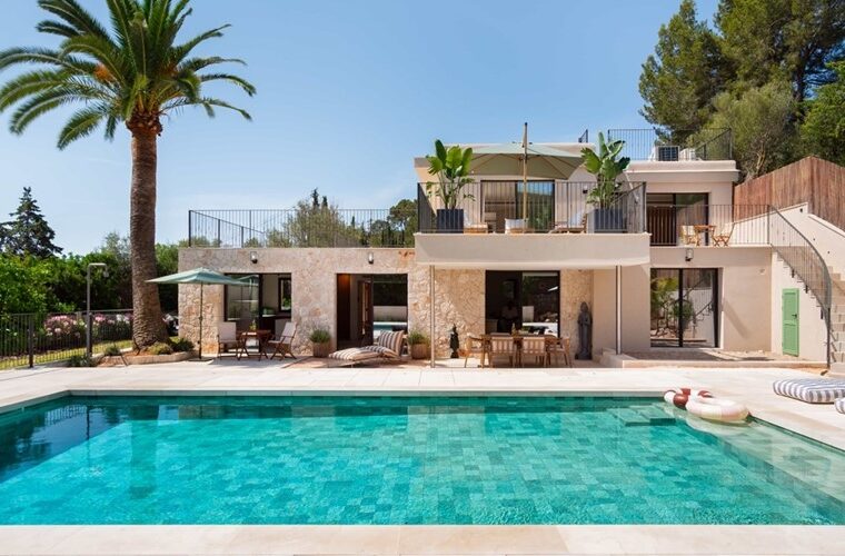 Newly renovated four-bedroom villa with panoramic mountain views in capdellà