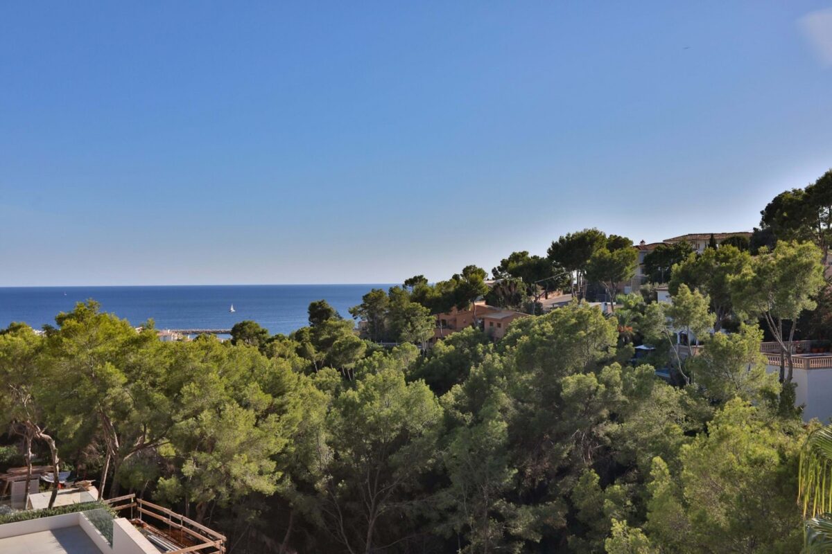 Spacious Mediterranean villa with guest cottage and sea views for sale in Costa d’en Blanes