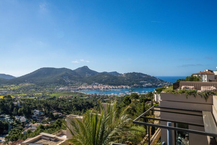 Contemporary mediterranean villa with sea views and rental licence in port d’andratx