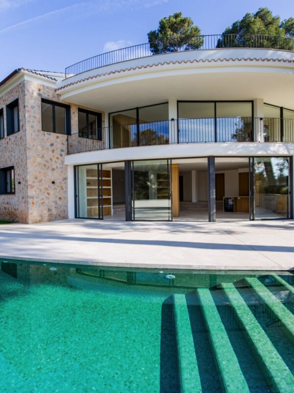 Striking minimalist architectural villa for sale in santa ponsa