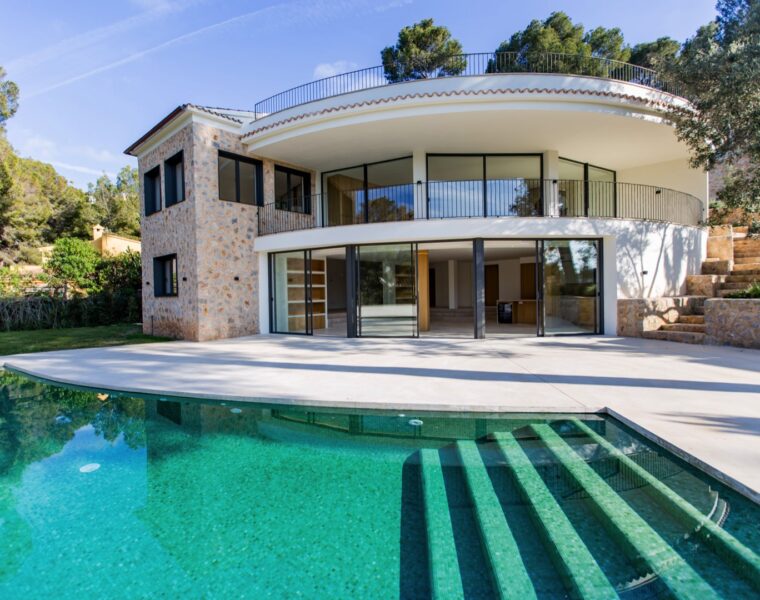Striking minimalist architectural villa for sale in santa ponsa