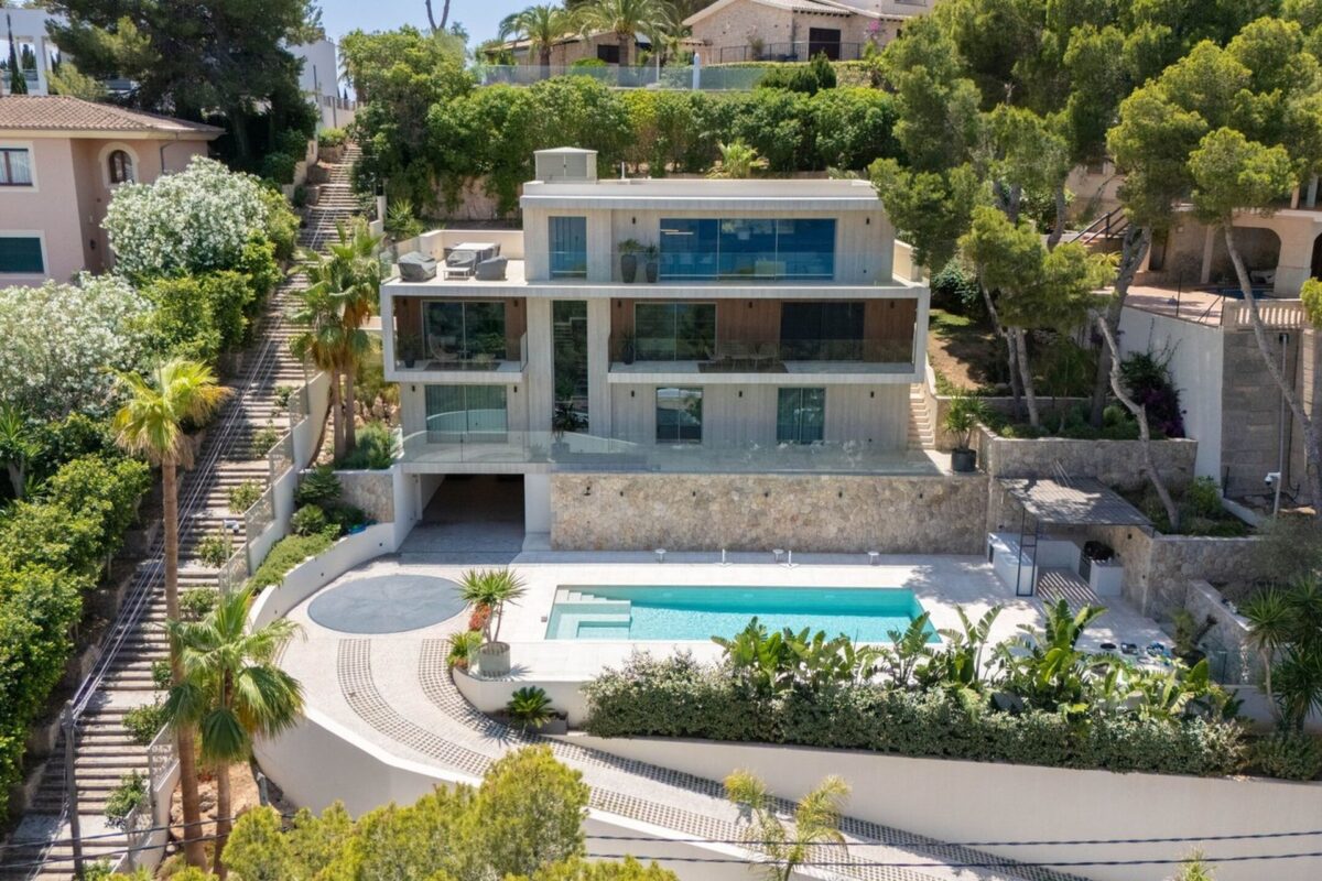 Contemporary sea-view villa with wellness spa and designer finishes in Santa Ponsa